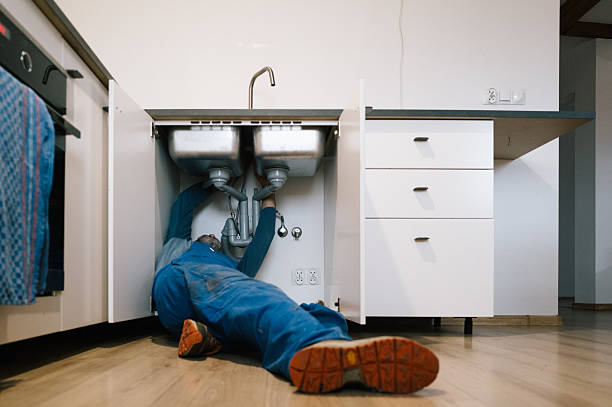 Professional Emergency Plumber technician working in Bee Spring, KY